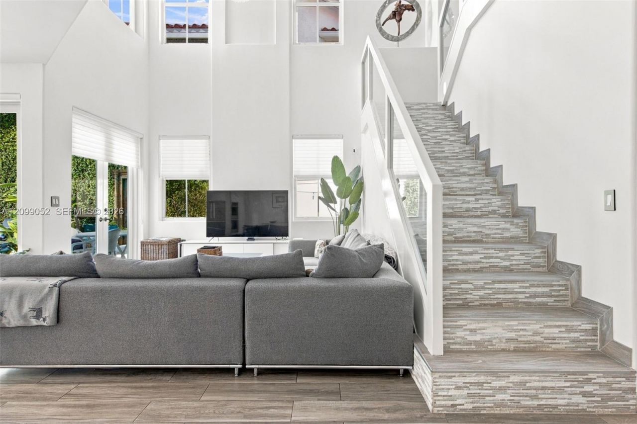 1516 Breakwater Ter , Hollywood, FL 33019 Photo