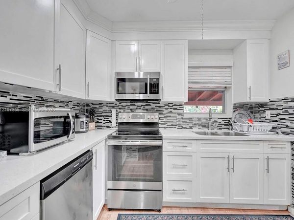 6505 Pines Pkwy, Hollywood, FL 33023