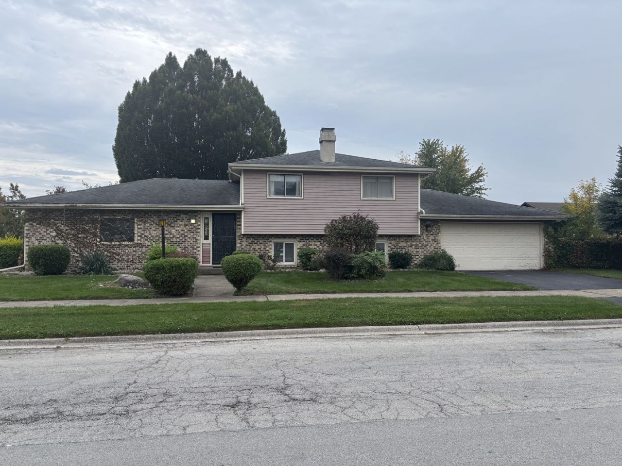 18506 Clyde Avenue, Lansing, IL 60438 Main Photo
