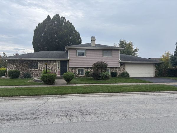 18506 Clyde Avenue, Lansing, IL 60438