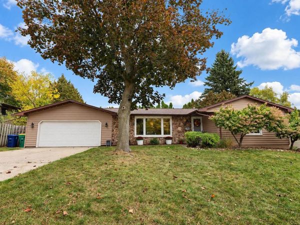 2782 CANDLE LANE, Green Bay, WI 54304