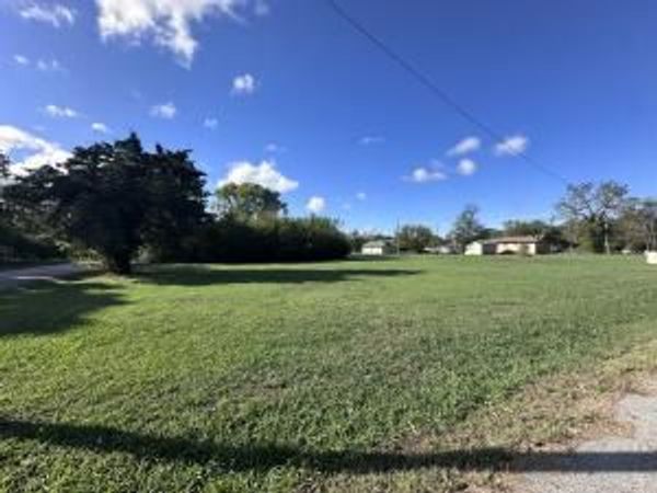 W Leonard Street , Jay, OK 74346