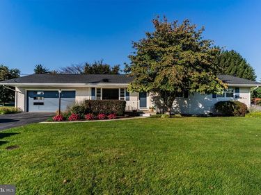 1495 LINMAR DRIVE, CHAMBERSBURG, PA 17202