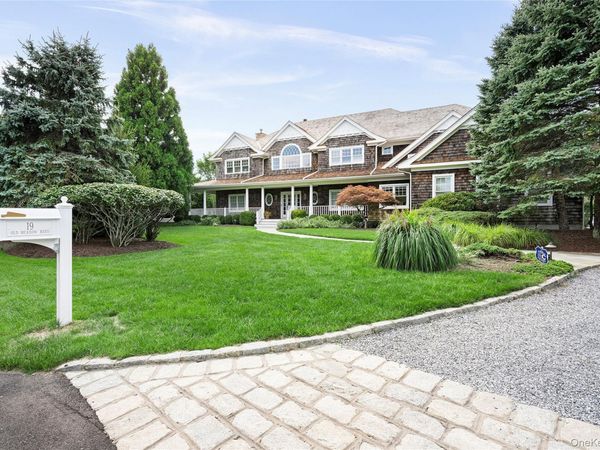 19 Old Meadow Bend , Westhampton Beach, NY 11978
