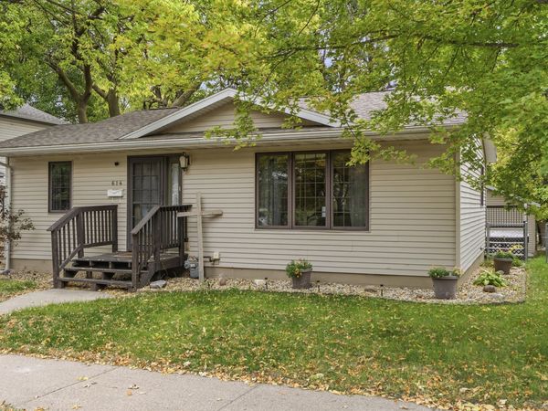  614 S Wisconsin St, Mitchell, SD 57301