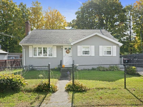 29 Aberdeen St, Brockton, MA 02302