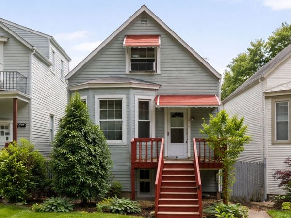 4136 N Sacramento Avenue , Chicago, IL 60618
