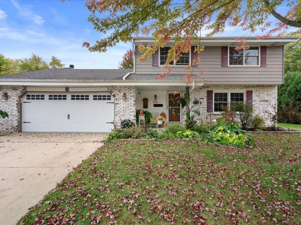 W177S7802 Kristin Dr, Muskego, WI 53150