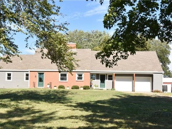 9700 W 319th Street, Louisburg, KS 66053