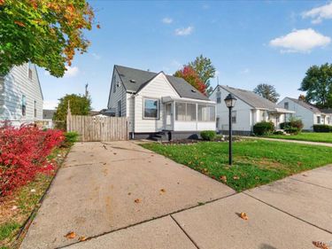 21736 Lambrecht Avenue, Eastpointe, Mi 48021