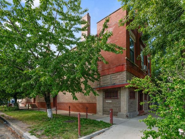 2258 S Whipple Street , Chicago, IL 60623
