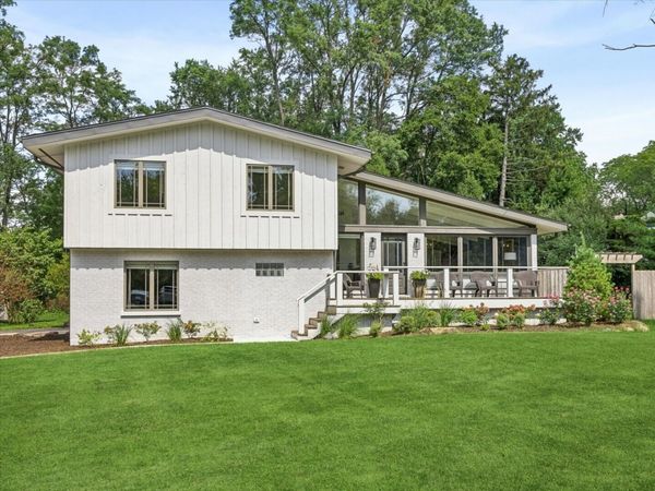 1525 W Wiesbrook Road , Wheaton, IL 60189