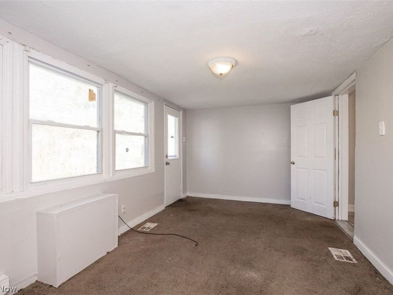 18761 Raymond Street, Maple Heights, OH 44137 Photo 9
