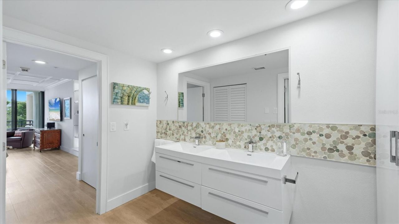 1255 N Gulfstream Avenue, Unit 204, Sarasota, FL 34236 Photo