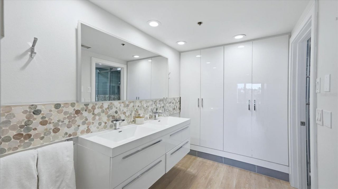 1255 N Gulfstream Avenue, Unit 204, Sarasota, FL 34236 Photo