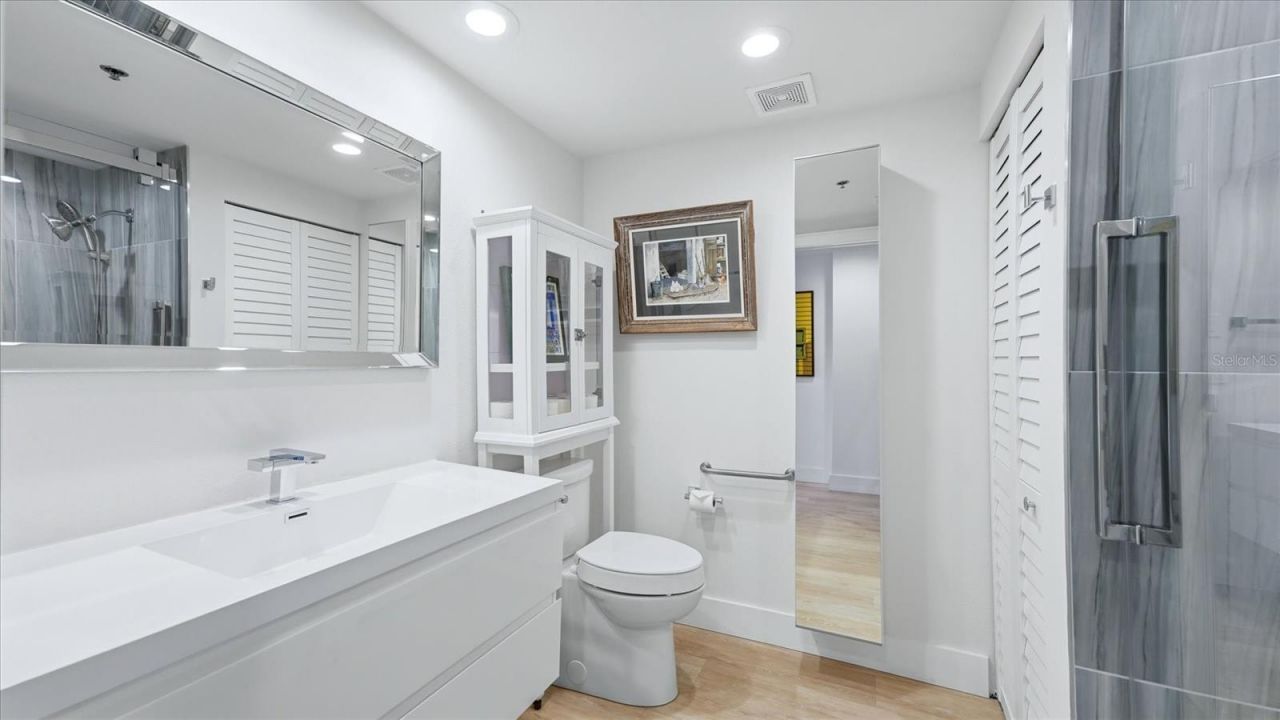 1255 N Gulfstream Avenue, Unit 204, Sarasota, FL 34236 Photo