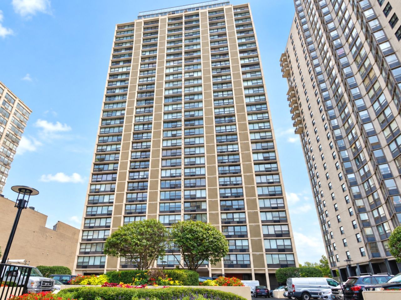 5733 N Sheridan Road, Unit 18A, Chicago, IL 60660 Main Photo