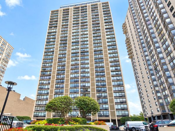 5733 N SHERIDAN Road, Unit 18A, Chicago, IL 60660