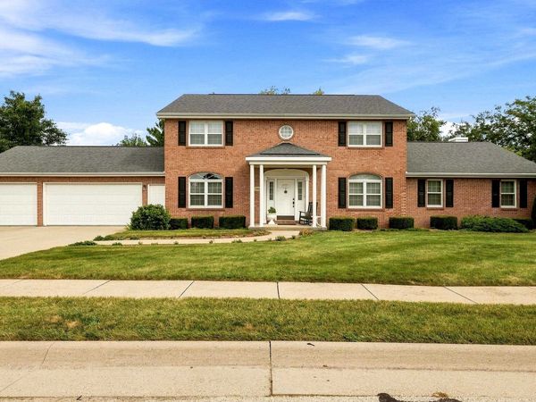 2807 Arbor Hills Drive, Dubuque, IA 52001