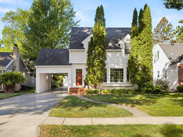 1617 9th Street S, Fargo, ND 58103