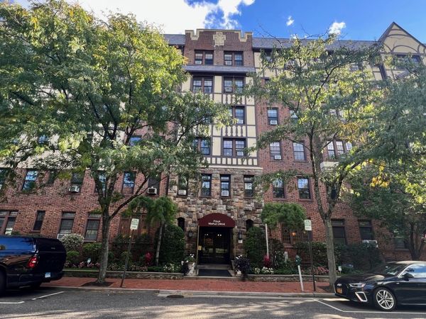 4 Maple Drive , Unit 6F, Great Neck, NY 11021