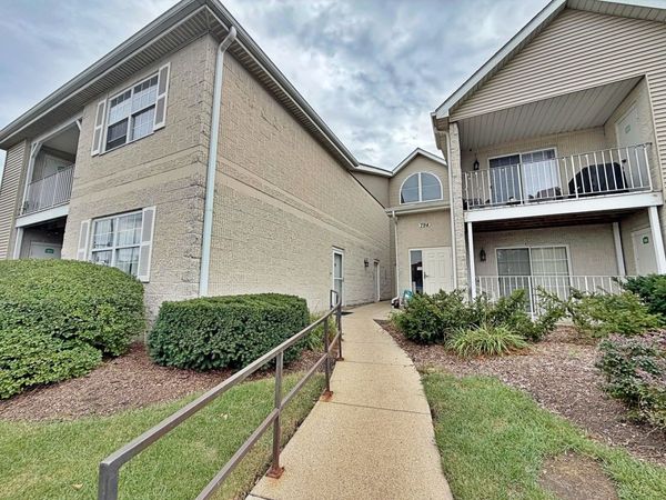 794 N Gary Avenue , Unit 102, Carol Stream, IL 60188