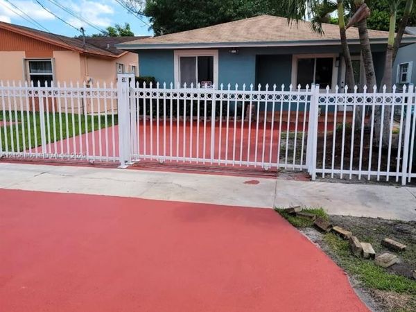 3048 NW 56 street , Miami, FL 33142