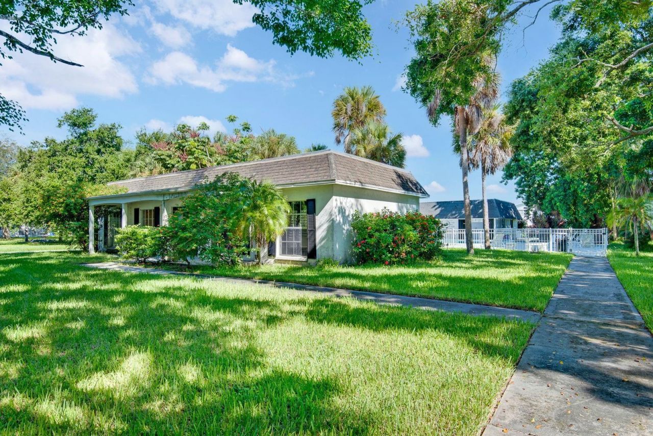 4516 3rd Street Circle W, Unit 533, Bradenton, FL 34207 Photo