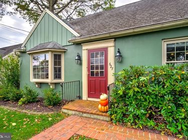 627 W HIGH STREET, MANHEIM, PA 17545