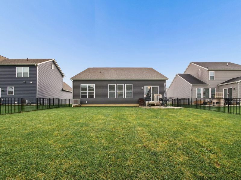 390 Hazeltine Loop, Commercial Point, OH 43116 Photo 3