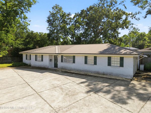 2600 Government Street, Ocean Springs, MS 39564