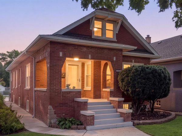 920 Wisconsin Avenue , Oak Park, IL 60304