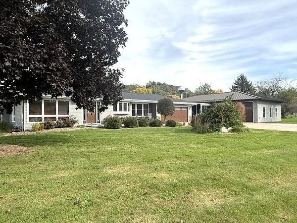 707 Mill Creek Road, Bellevue, IA 52031