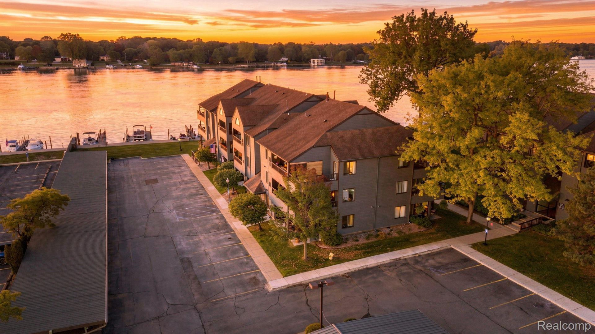 2445 Riverside Drive , Unit 202, Trenton, Mi 48183 Main Photo