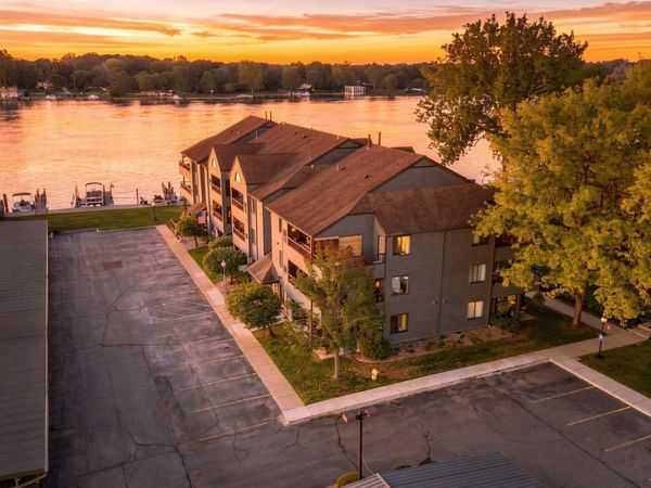 2445 Riverside Drive , Unit 202, Trenton, Mi 48183