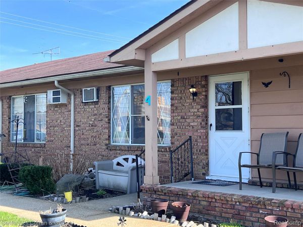 61035 Eleven Mile Road , Unit 4, South Lyon, Mi 48178