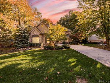 1440 Woodbridge Lane, Wixom, Mi 48393