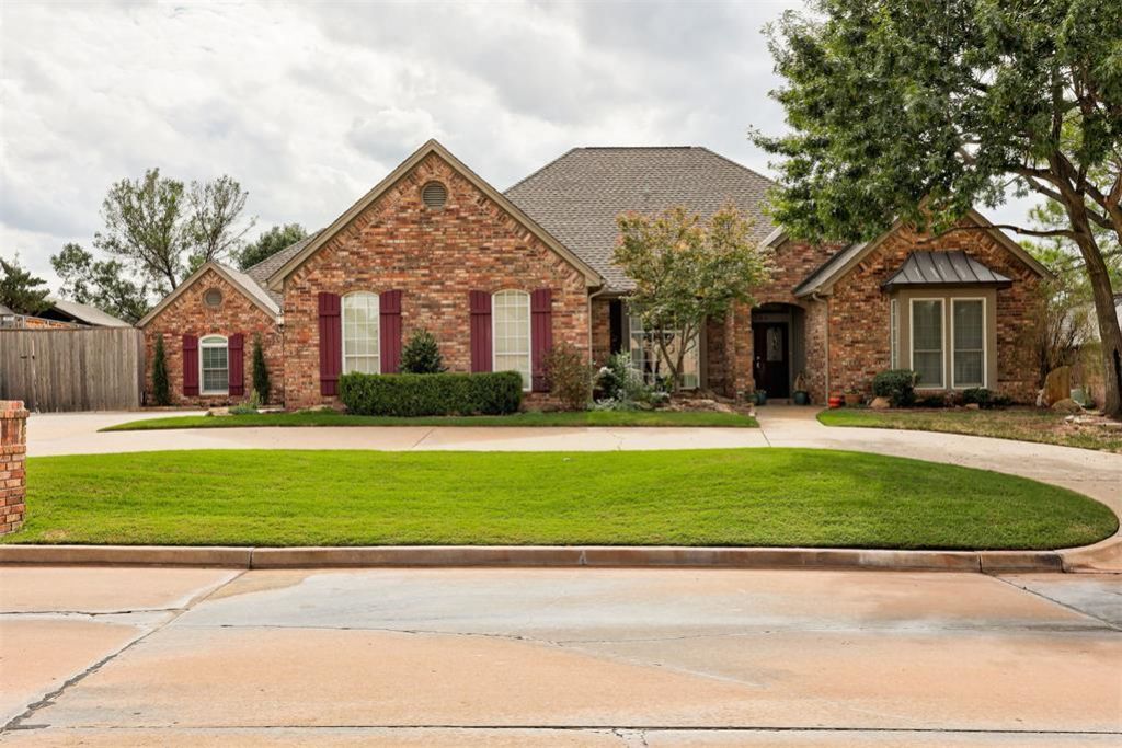 704 Glenridge Drive, Edmond, OK 73013 Main Photo