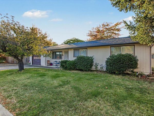299 Loto Street, Eagle Point, OR 97524