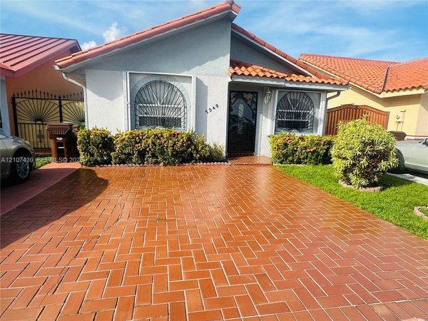 2549 W 73rd Pl , Hialeah, FL 33016