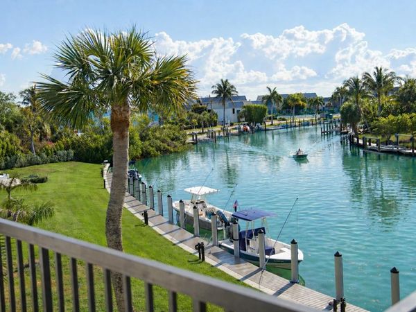 1250 Tennisplace Ct, Unit B32, Sanibel, FL 33957