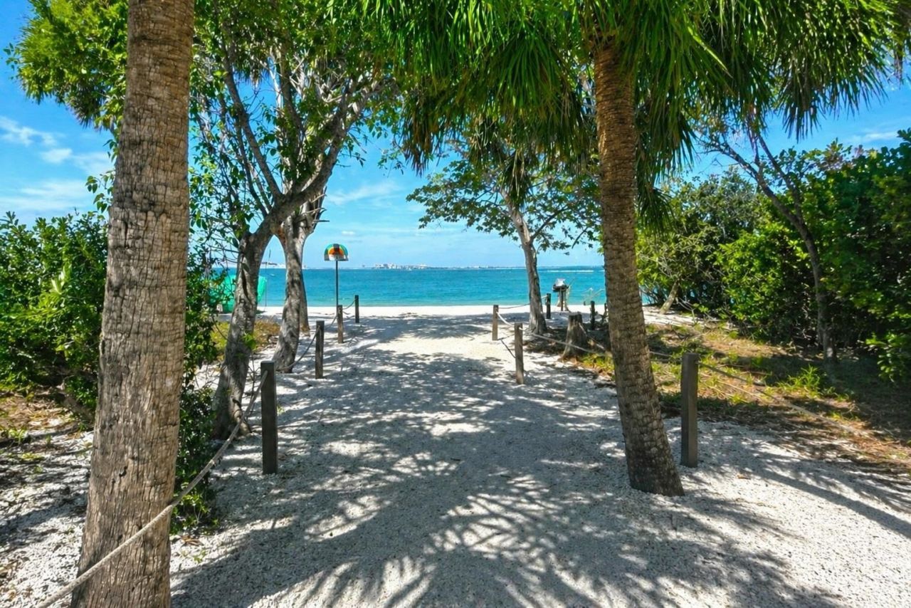 1250 Tennisplace Ct, Unit B32, Sanibel, FL 33957 Photo