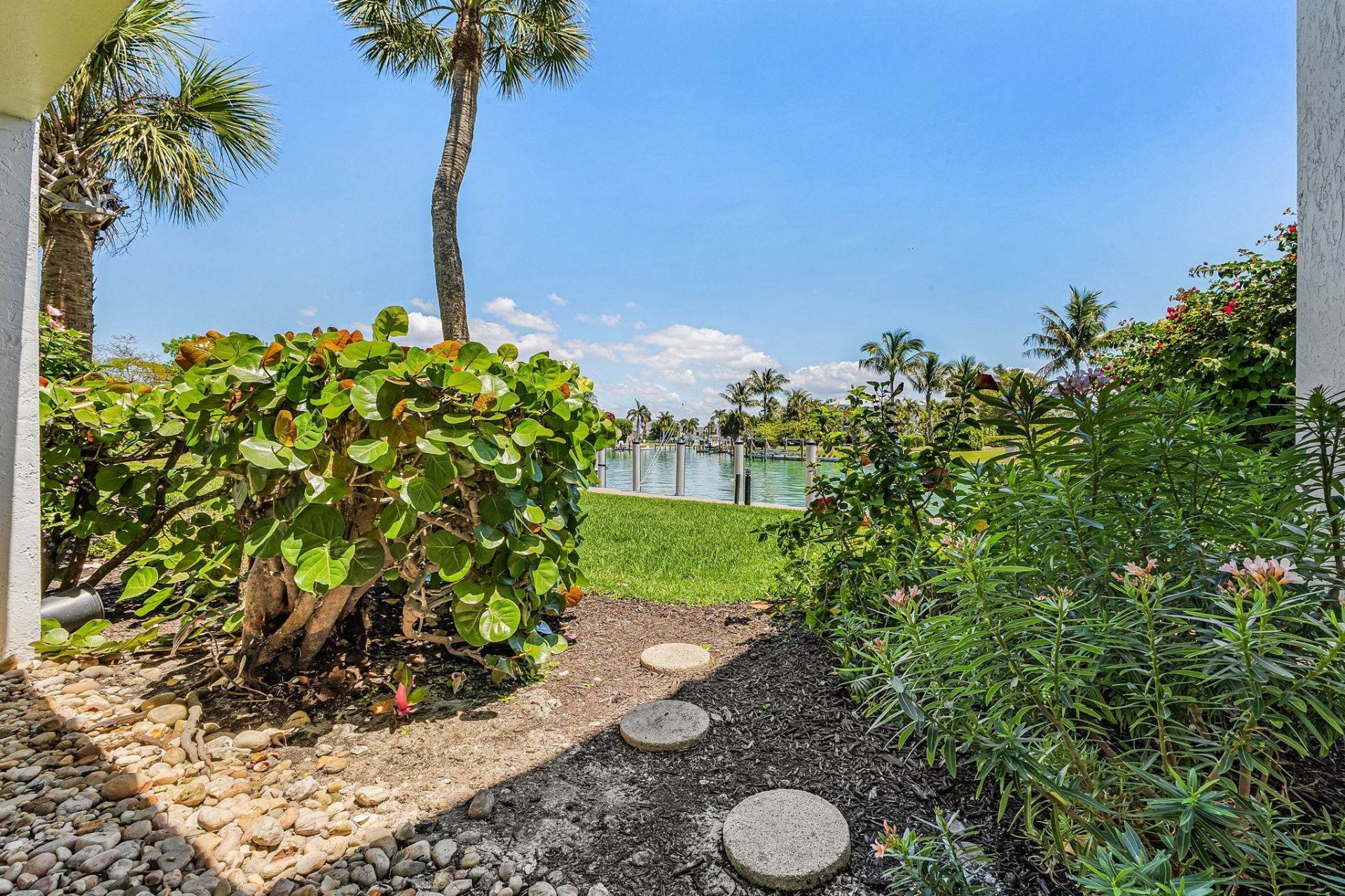 1250 Tennisplace Ct, Unit B32, Sanibel, FL 33957 Photo