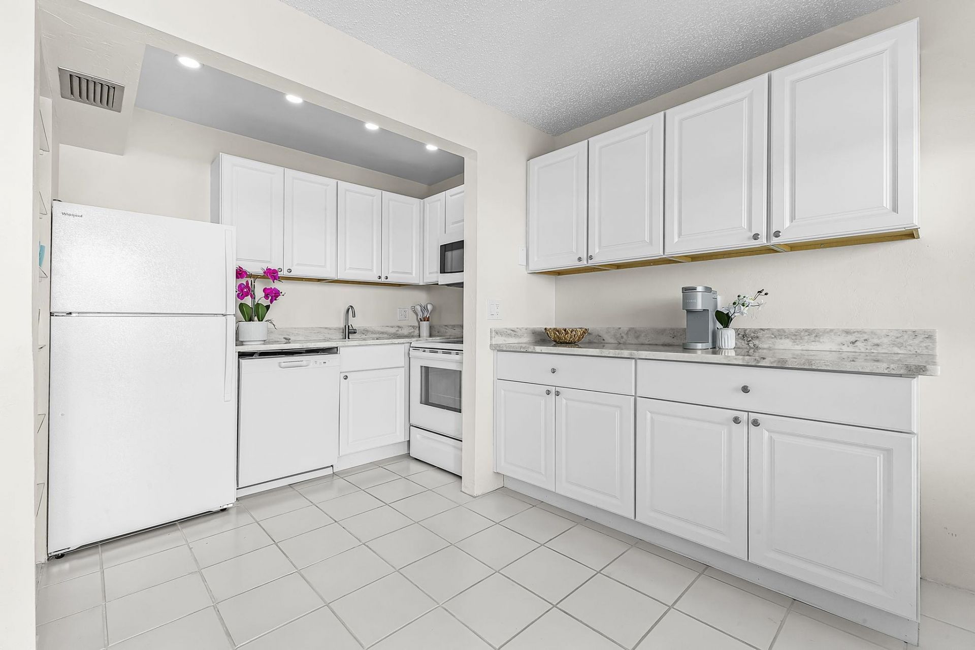 1250 Tennisplace Ct, Unit B32, Sanibel, FL 33957 Photo