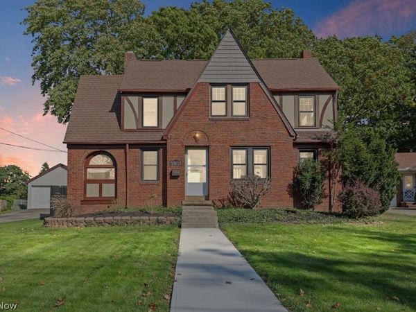 5901 Twin Lakes Drive , Parma, OH 44129