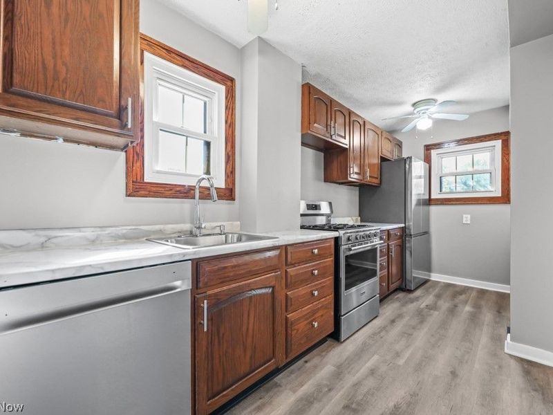 5901 Twin Lakes Drive, Parma, OH 44129 Photo 14