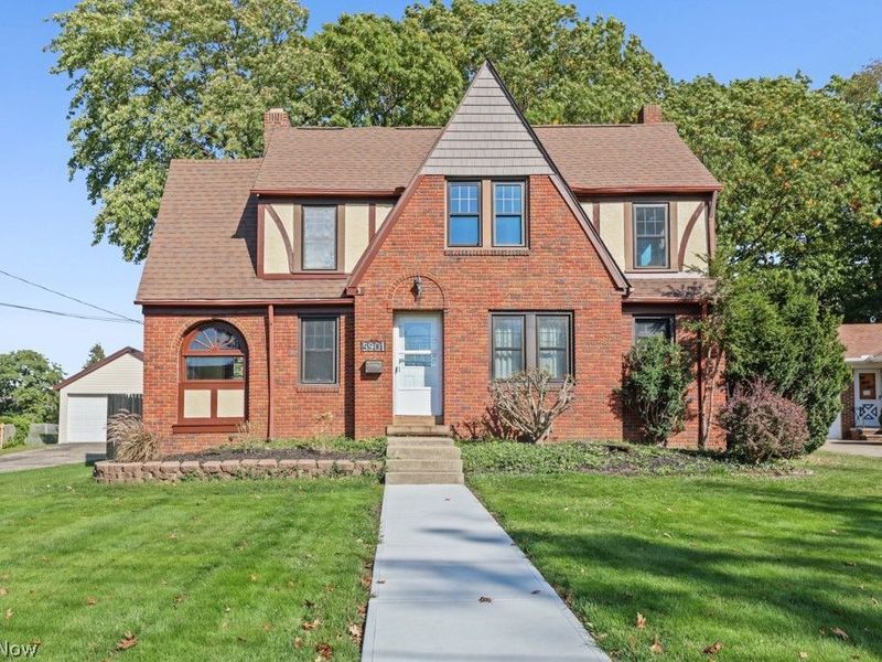 5901 Twin Lakes Drive, Parma, OH 44129 Photo 2