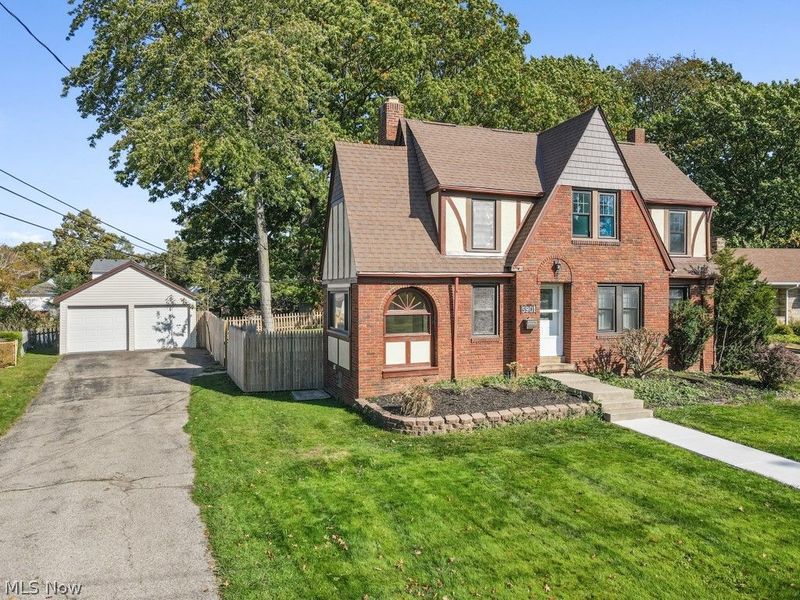 5901 Twin Lakes Drive, Parma, OH 44129 Photo 4