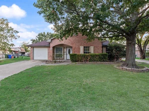 203 Creekstone Court , Seagoville, TX 75159