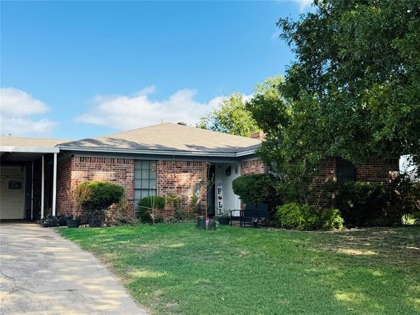 501 E Oak Street , Aledo, TX 76008